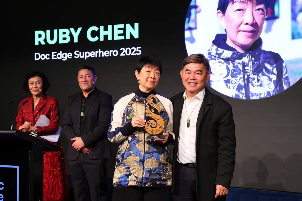 「影像的力量让我们成为超级英雄」——CNEX执行长陈玲珍获颁Doc Edge年度荣誉